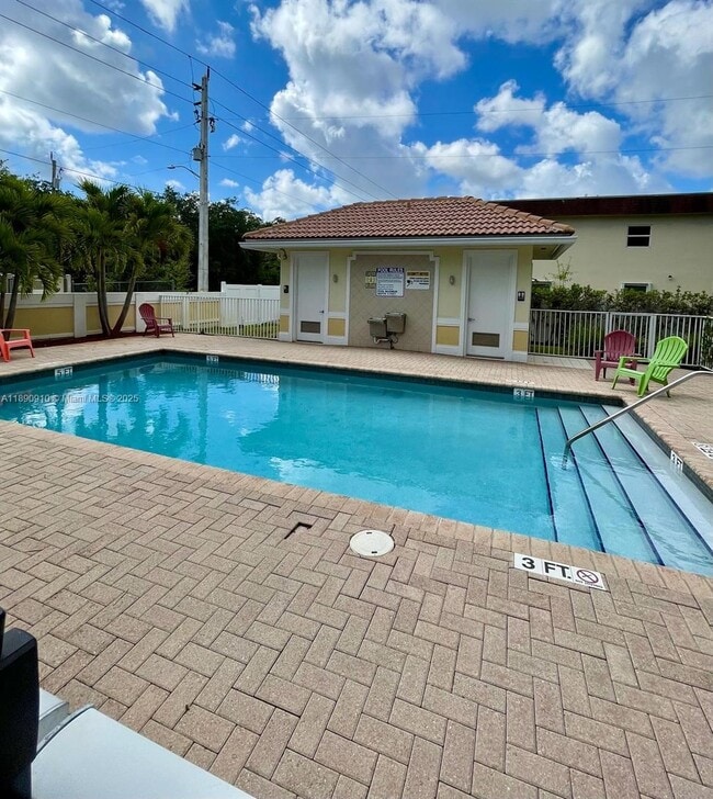 5347 SW 40th Ave in Fort Lauderdale, FL - Building Photo - Building Photo