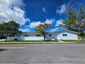 329 SE 2nd St in Hallandale Beach, FL - Building Photo
