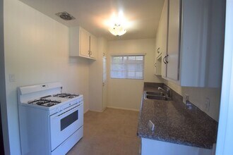 5734 Hazeltine Ave in Los Angeles, CA - Building Photo - Building Photo