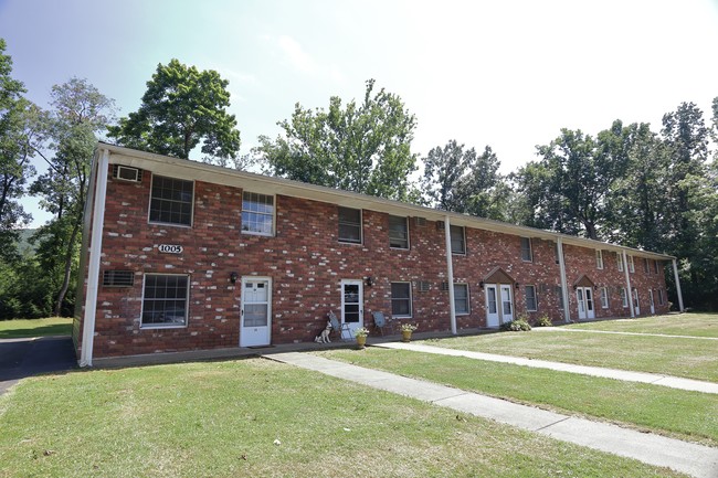 Forest Park Apartments in Uniontown, PA - Foto de edificio - Building Photo