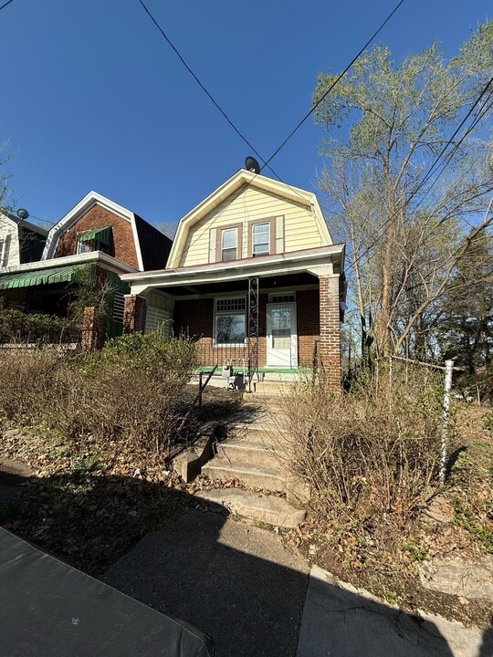 810 Gearing Ave in Pittsburgh, PA - Building Photo