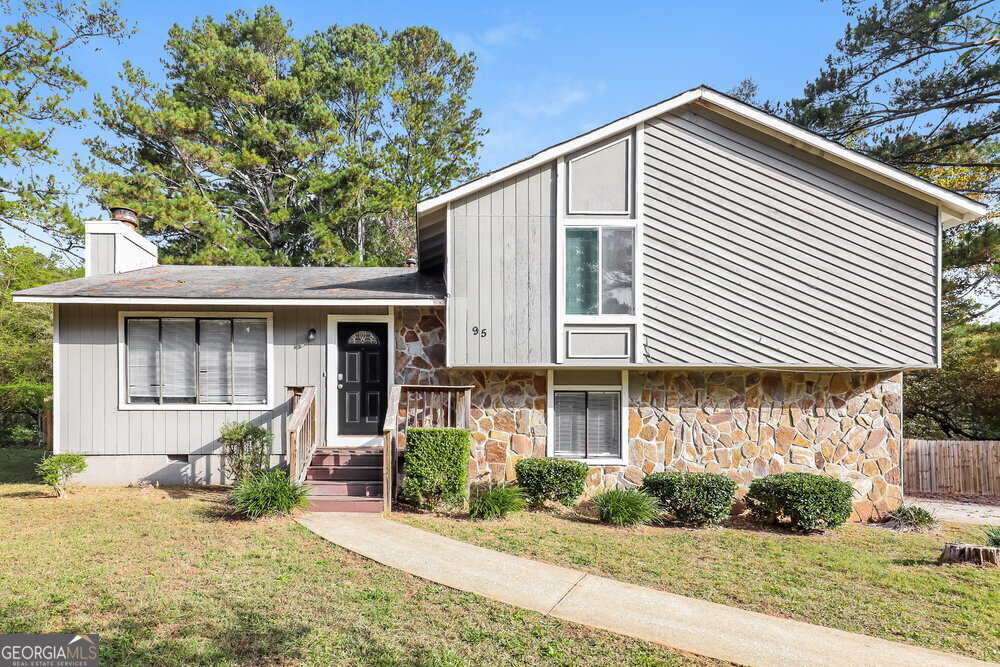 95 Dorsey Ct in Riverdale, GA - Building Photo