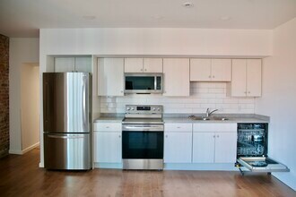 439 N Salina St, Unit 2 in Syracuse, NY - Foto de edificio - Building Photo