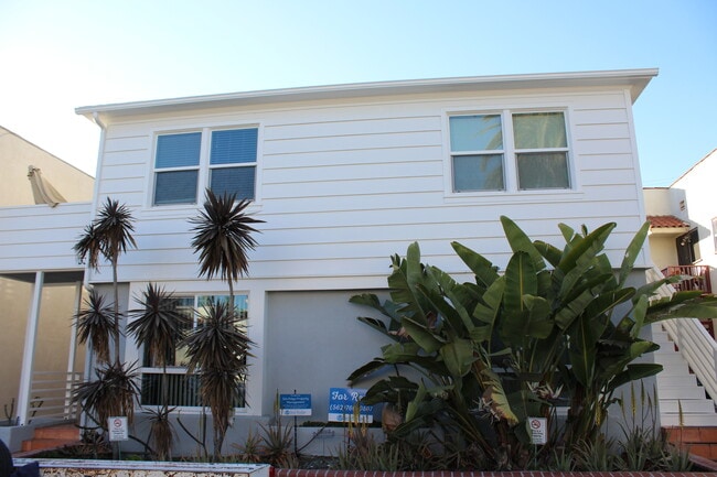 33 Granada Ave