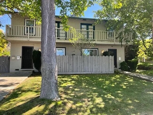 property at 1198 W Iowa Ave