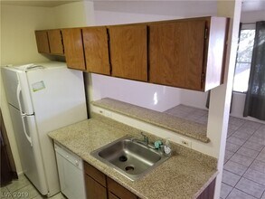3681 Melonies Dr in Las Vegas, NV - Building Photo - Building Photo