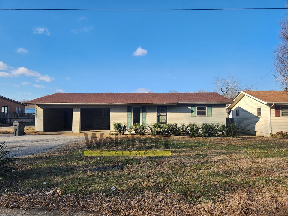 1301 Roberts Dr in Paragould, AR - Building Photo