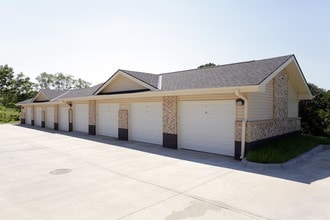 Chadwick Apartments in Bellevue, NE - Foto de edificio - Building Photo