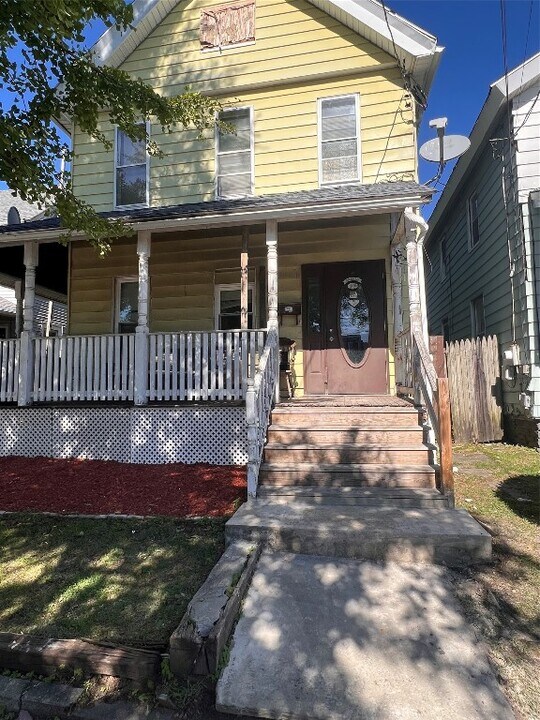 85 Pine St in Binghamton, NY - Building Photo
