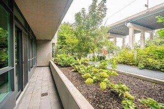 250 Fort York Blvd in Toronto, ON - Building Photo - Building Photo