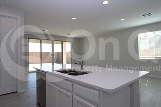 1033 W Shannons Way in Coolidge, AZ - Building Photo - Building Photo