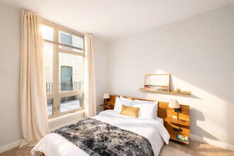 211 W Mineral St in Milwaukee, WI - Foto de edificio - Building Photo