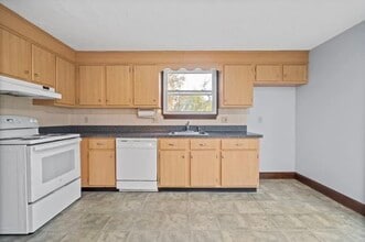 24 Bows Ln in Avon, MA - Building Photo - Building Photo