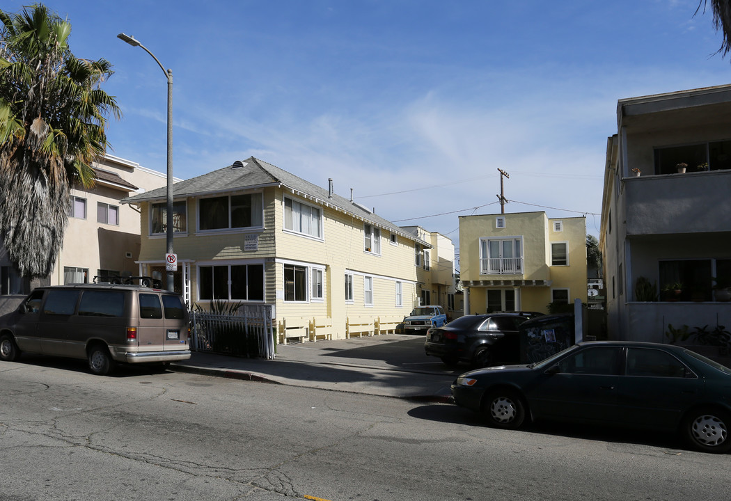 Venice Apartment in Venice, CA - Building Photo