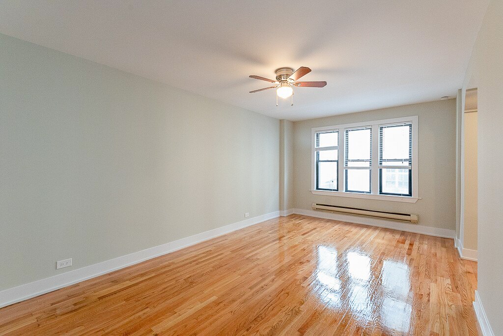 435 W Roscoe St, Unit 4 in Chicago, IL - Building Photo
