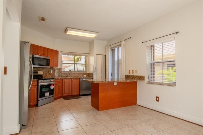 170 NW 207th Way in Pembroke Pines, FL - Building Photo - Building Photo