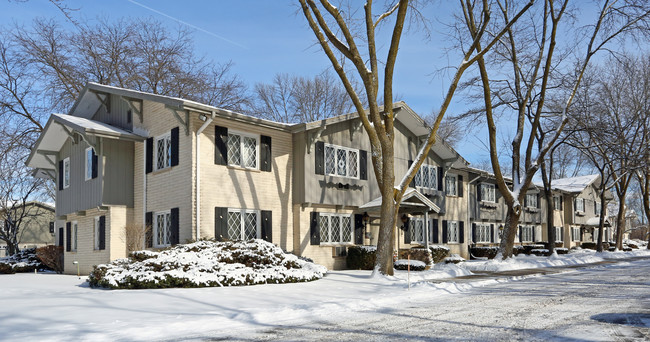 Cedarview Apartments in Cedarburg, WI - Building Photo - Building Photo