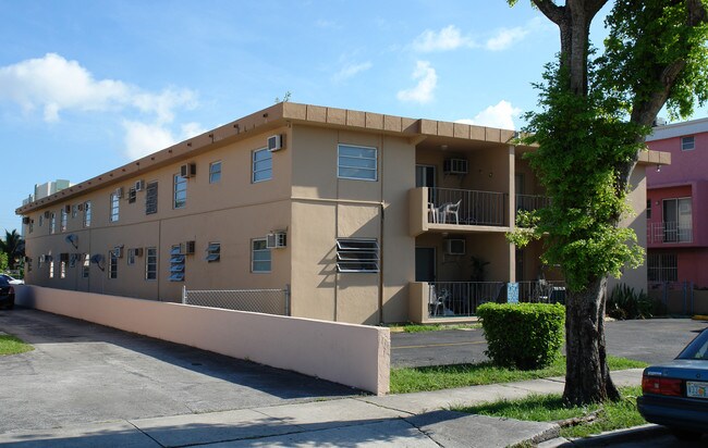 2005 SW 5th St in Miami, FL - Building Photo - Building Photo