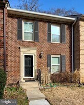 6291 Kerrydale Dr in Springfield, VA - Building Photo