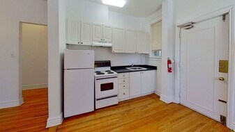 135 Earl Pl in Toronto, ON - Building Photo