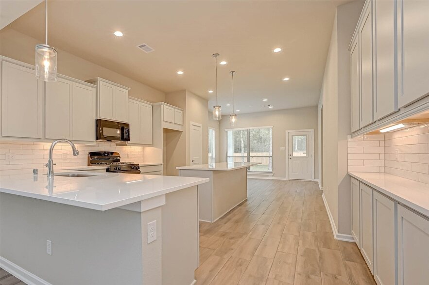 348 Rise Ln in Montgomery, TX - Foto de edificio
