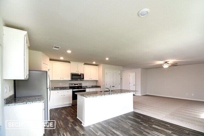 619 Wild Tulip Ct in Gilbert, SC - Building Photo - Building Photo