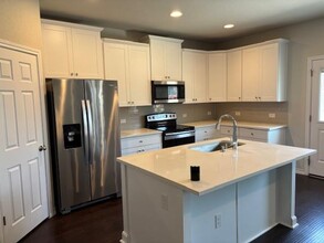 725 Aliso Trail in Leander, TX - Building Photo - Building Photo