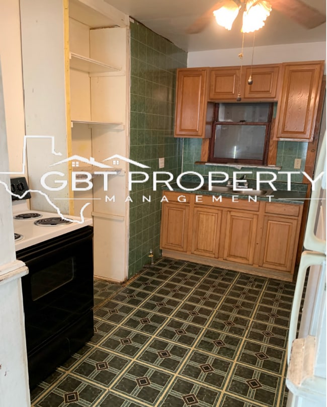 property at 409 E Bowie St