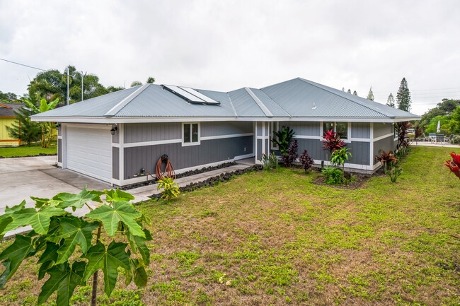 94-6661-6661 Kamaoa Rd in Naalehu, HI - Building Photo - Building Photo