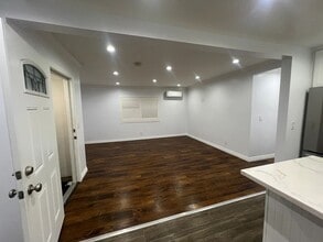 13714 Hoyt St in Los Angeles, CA - Building Photo - Building Photo