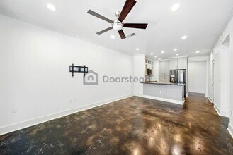 4414 Cedar Springs Rd, Unit Apt 121 in Dallas, TX - Building Photo - Building Photo