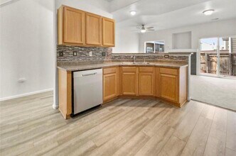 14700 E 104th Ave in Commerce City, CO - Foto de edificio - Building Photo