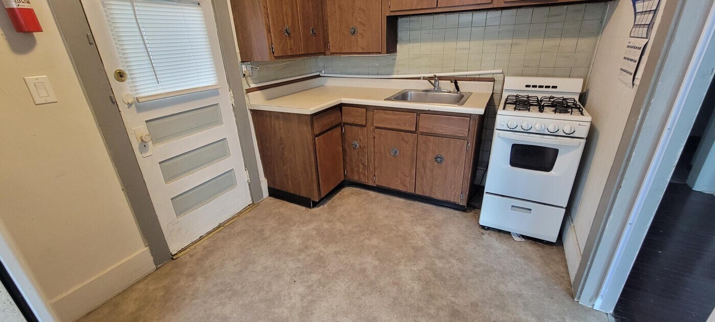 530 Capital Ave SW, Unit Unit4 in Battle Creek, MI - Building Photo