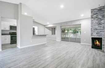 8200 Scarborough Ct in Orlando, FL - Building Photo - Building Photo