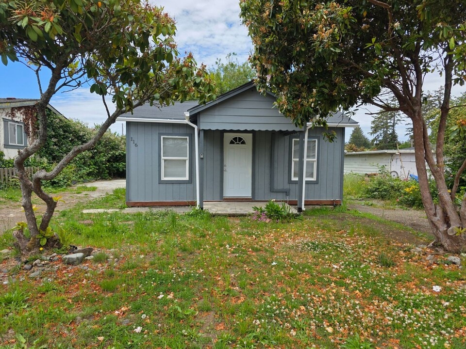 116 Olive St in Crescent City, CA - Building Photo