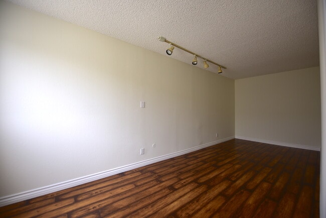 1339 N Columbus Ave in Glendale, CA - Building Photo - Building Photo
