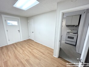 103 Buttonwood St, Unit 3 in Boston, MA - Building Photo - Building Photo