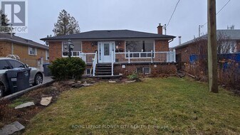 8 McCulla Ave in Brampton, ON - Building Photo