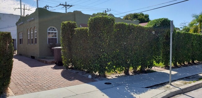 410 Monroe Dr in West Palm Beach, FL - Building Photo - Building Photo