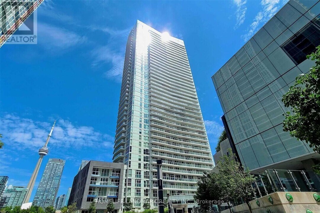 75-1975 Queens Wharf Rd in Toronto, ON - Building Photo