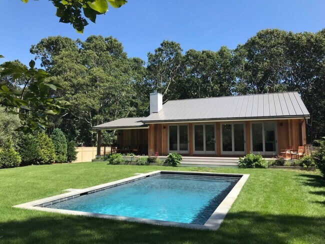 19 Renfrew Ln in East Hampton, NY - Building Photo - Building Photo