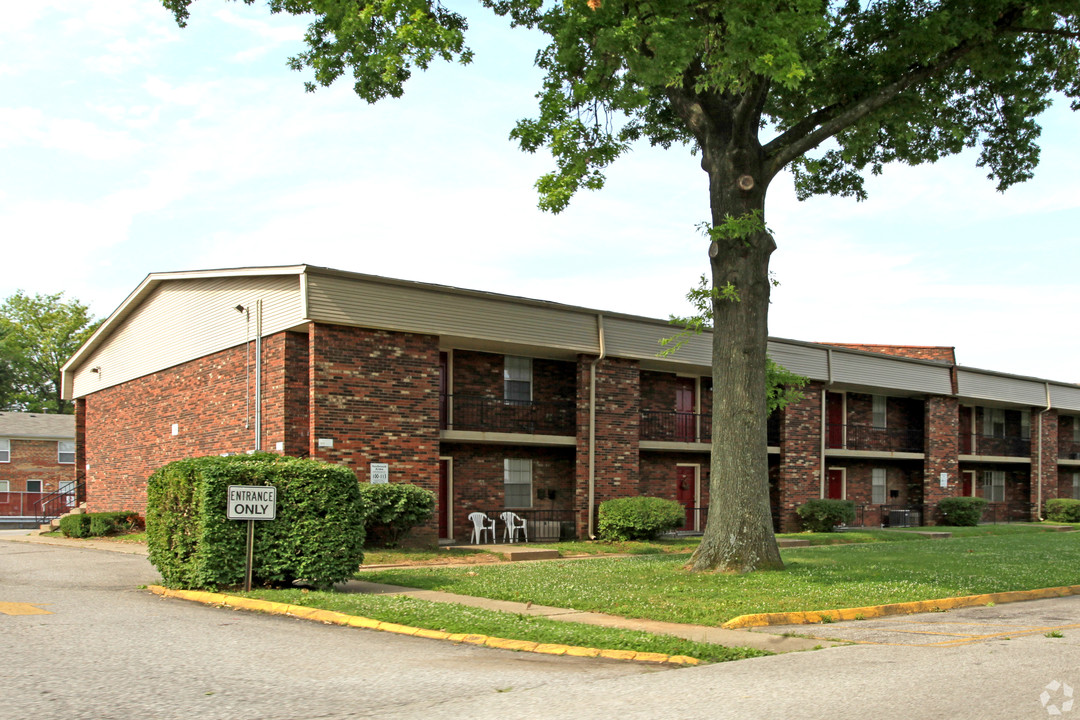 Norbrook Arms Apartments in Louisville, KY - Building Photo