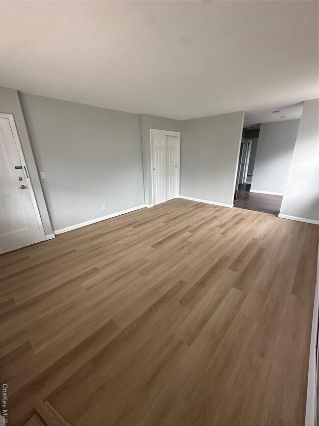 665 E Broadway in Long Beach, NY - Building Photo - Building Photo