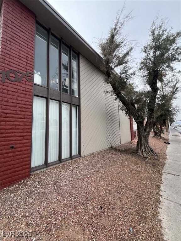 property at 1075 E Desert Inn Rd