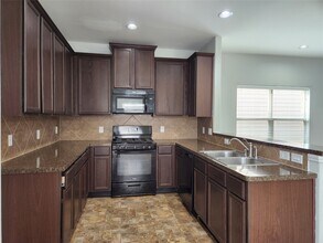 9346 Valley Tree Ln in Houston, TX - Building Photo - Building Photo