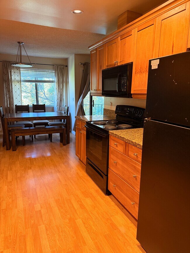 6745 SW Scholls Ferry Rd in Beaverton, OR - Building Photo - Building Photo