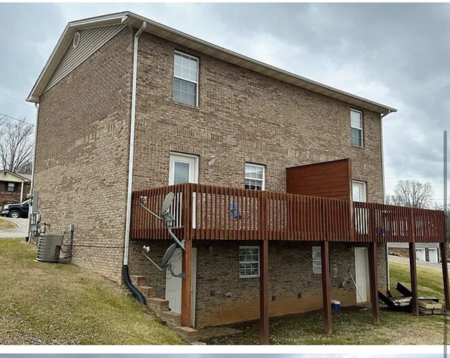 1202 Deer Ln, Unit 1202 in Jefferson City, TN - Foto de edificio - Building Photo