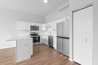 1900 W Lawrence Ave in Chicago, IL - Building Photo - Building Photo