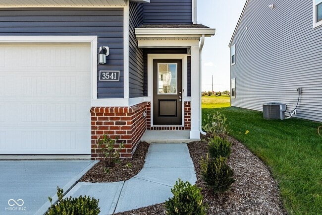 3541 Sugar Grv Dr in Whitestown, IN - Building Photo - Building Photo