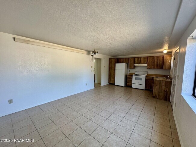 927 N Old Chisholm Trail in Dewey, AZ - Building Photo - Building Photo
